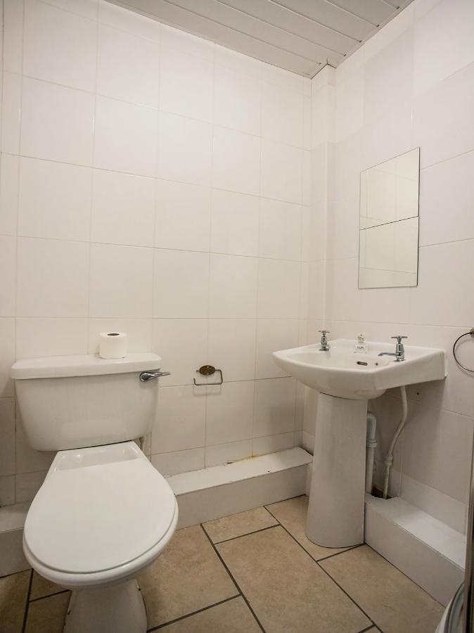 Newcastle West Hotel & Bar Dış mekan fotoğraf